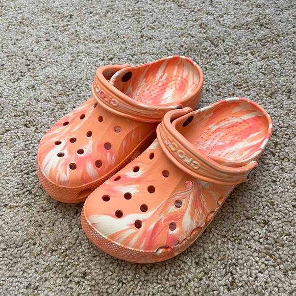 NEW Crocs Adult Baya Marbled Clogs Unisex Mens 5 Womens 7 Slip On - Picture 2 of 5